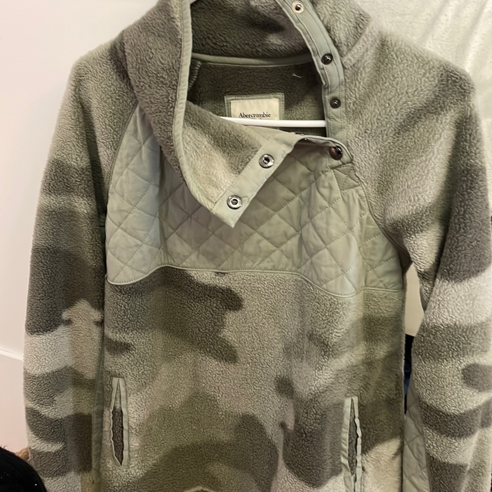 COPY - Abercrombie Pullover